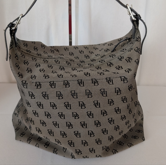 Dooney & Bourke Signature Black and Gray Vintage Large Shoulder Tote. - Picture 4 of 14